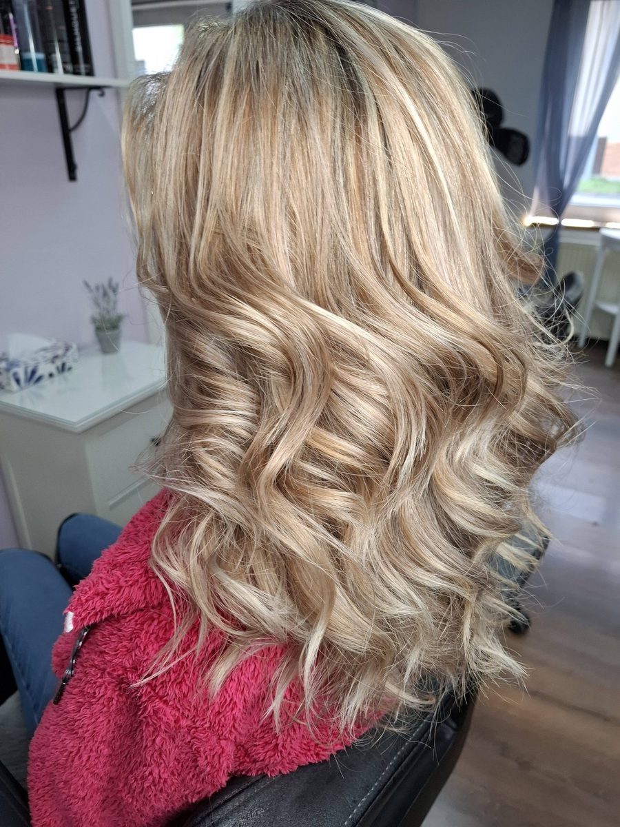 Po — blond vlny