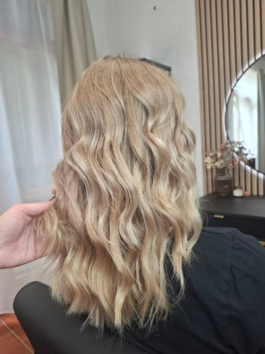 Plážové vlny v blond